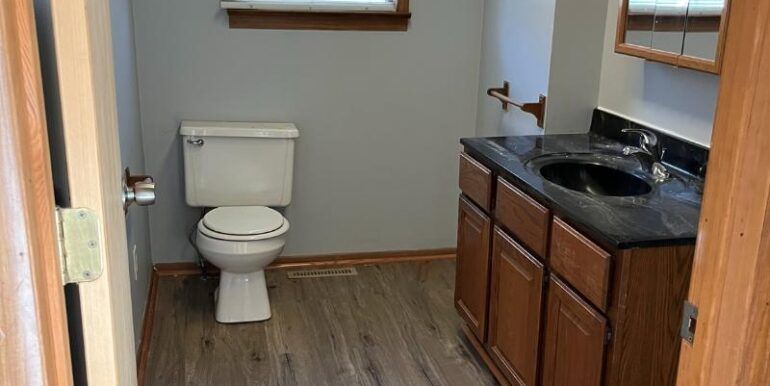 880 e michigan ave unit a upstairs bathroom